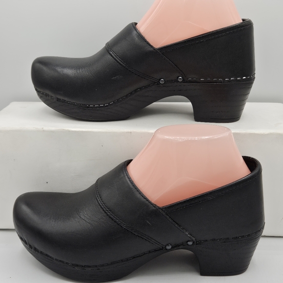Dansko Shoes - Dansko classic 2" heel leather clogs size 38 US size 7.5/ 8